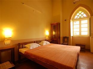 باناجي Royal Phoenix Inn المظهر الخارجي الصورة